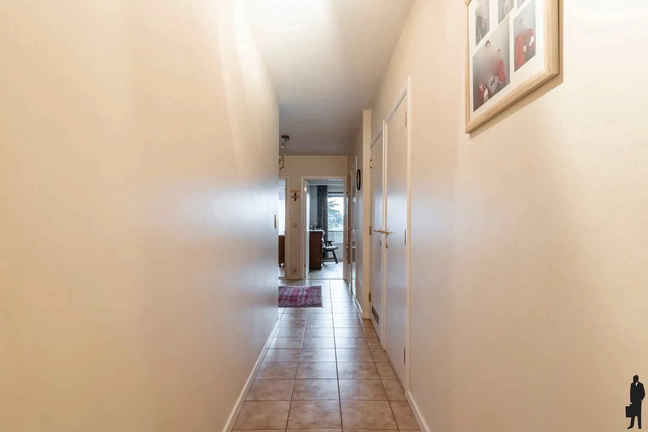 Ruim en lichtrijk appartement met 2 slpks in hartje Hove foto 10