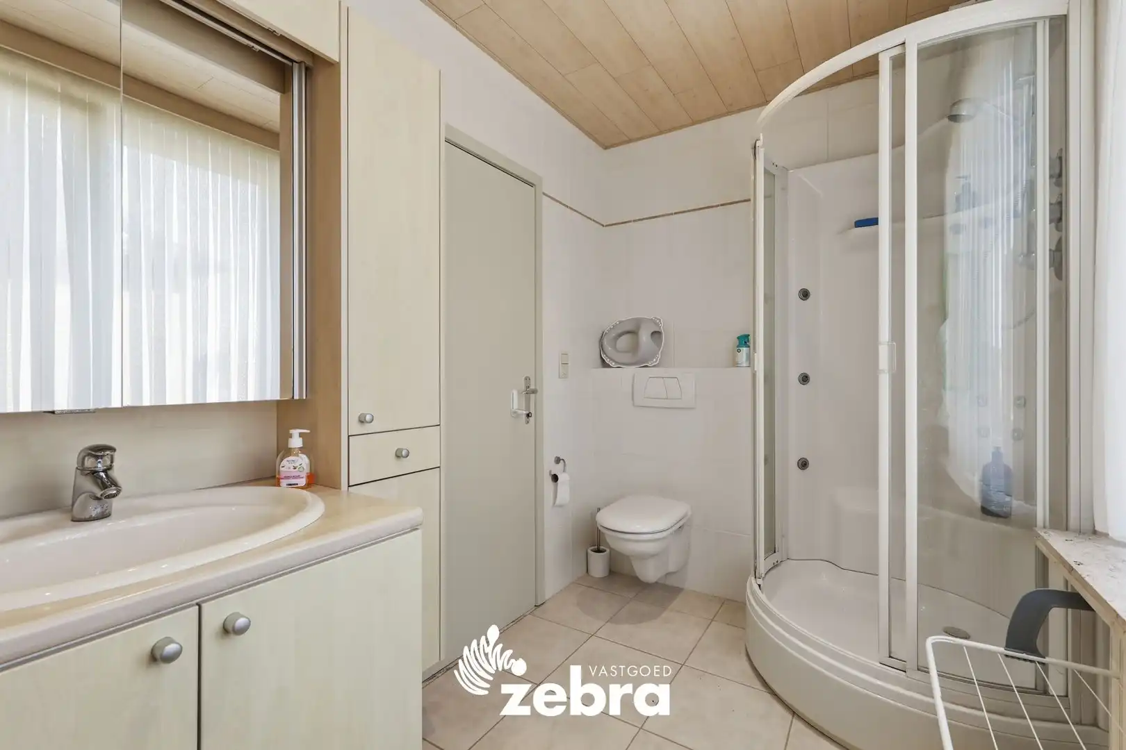 Halfopen bebouwing met praktijk- of kantoorruimte in centrum Tielt foto 17