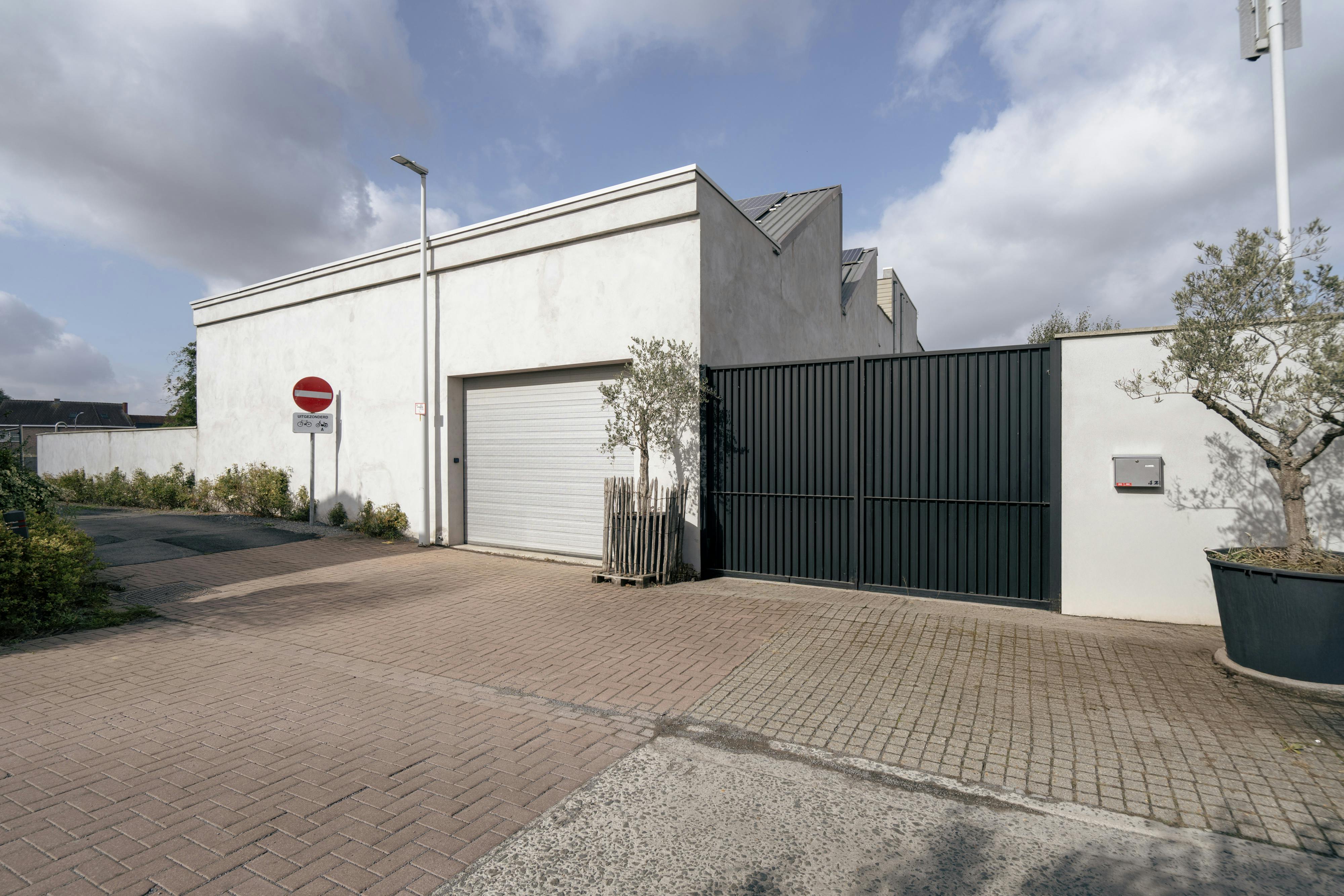 Exclusieve loftwoning met zwembad en loods te koop in Lauwe foto 25