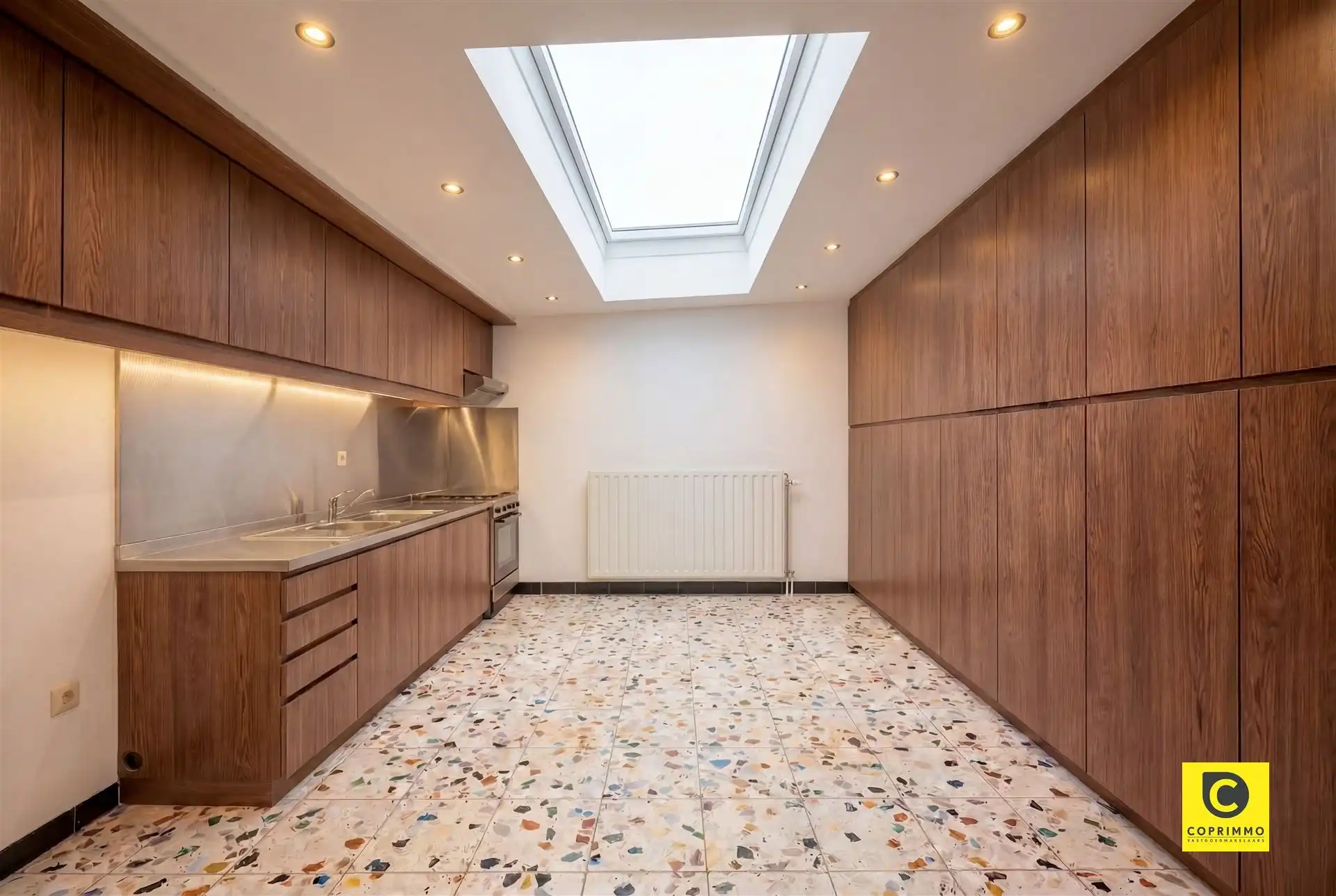 Ruime multifunctionele woning met parking foto 26