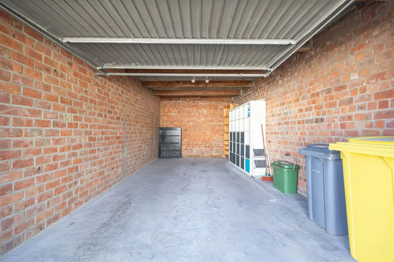 Glkvl. appartement met 2 ruime slaapkamers en garage! foto 17
