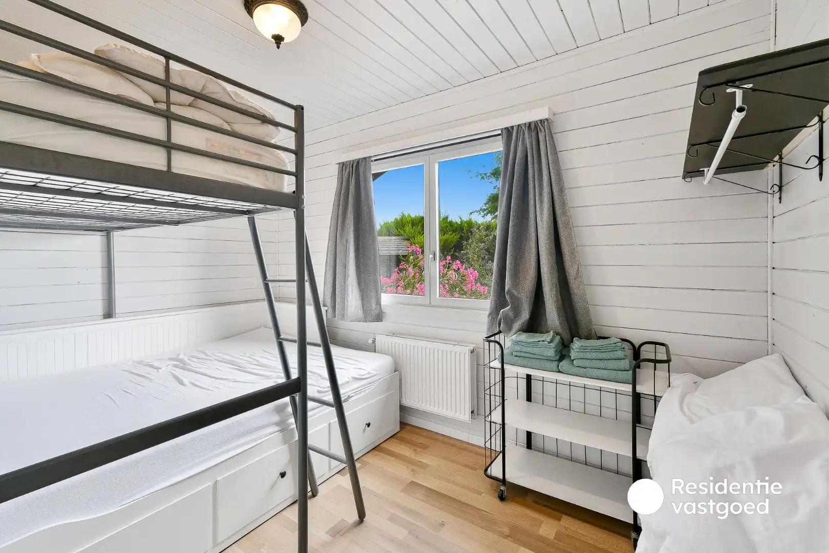 Charmante chalet op ruim perceel foto 12