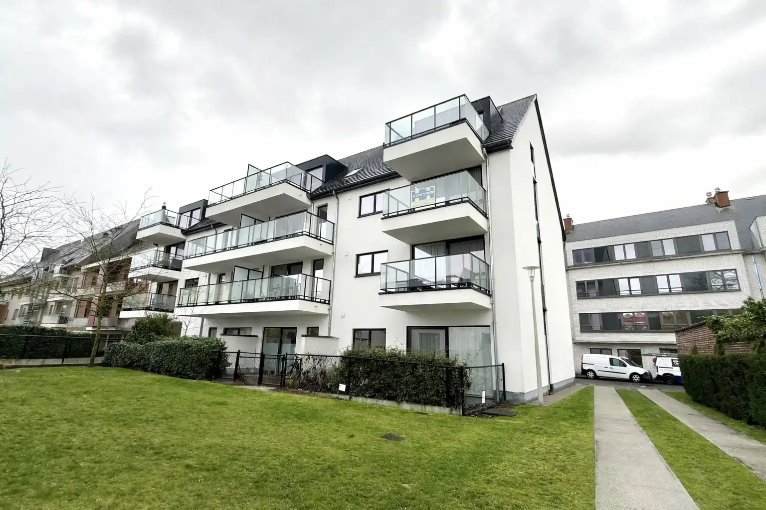 Instapklaar en verzorgd appartement met 2 slaapkamers, terras en garage foto {{pictureIndex}}