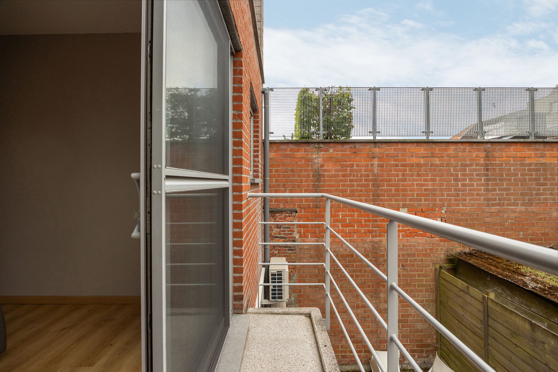Twee slaapkamer appartement in centrum Kontich – met terras en kelderberging foto 15