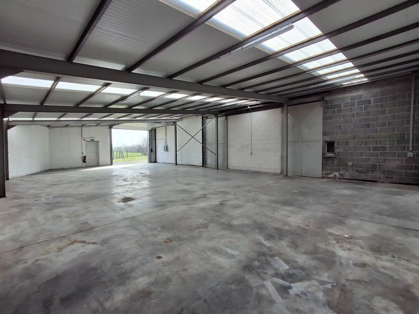 INSTAPKLARE LOODS VAN 216 M² MET UITSTEKENDE BEREIKBAARHEID foto 3