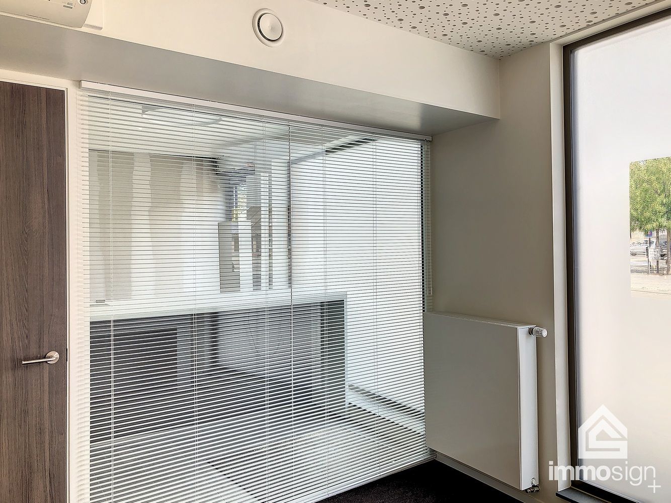 Ruime kantoorruimte met aanpalend bankcontact in het centrum van Kaulille! foto 3