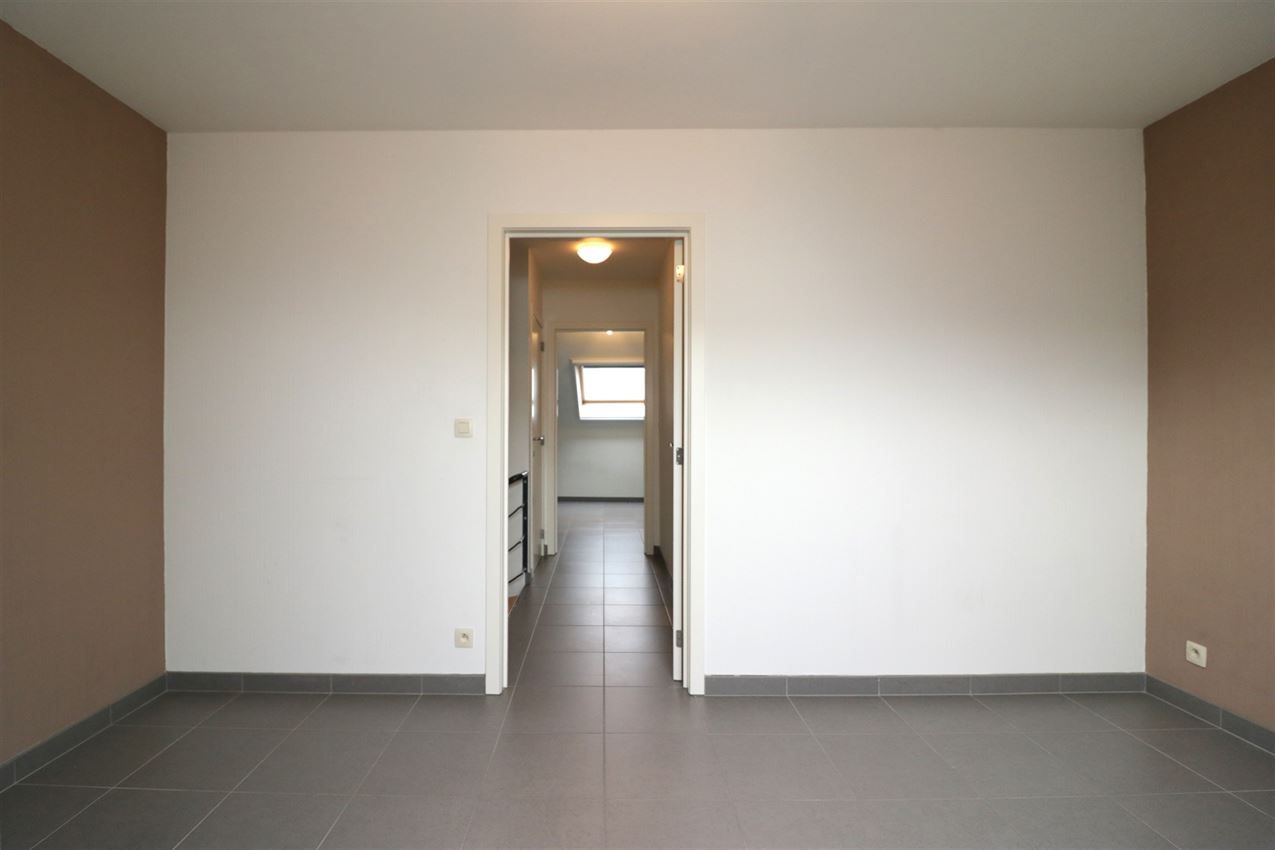 Duplex-appartement met 2 slpk., terras, autostaanplaats in centrum foto 19