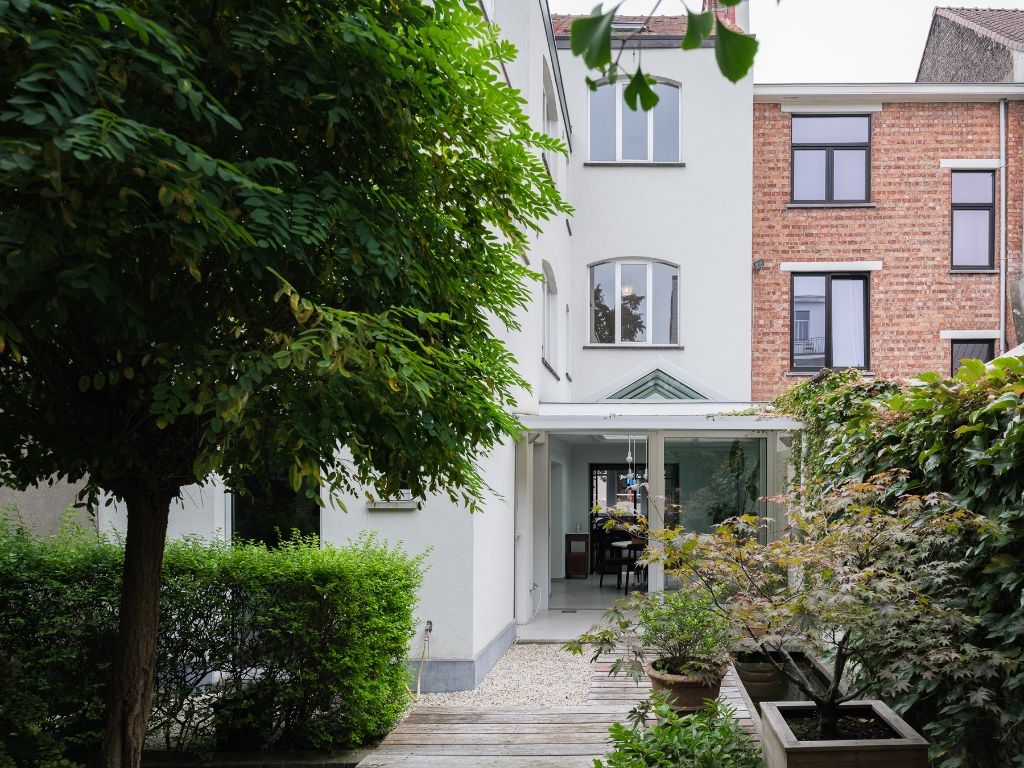 Omgeving Miljoenenkwartier - Bijzonder ruime herenwoning met tuin nabij het Paul de Smet de Naeyerpark. foto 13