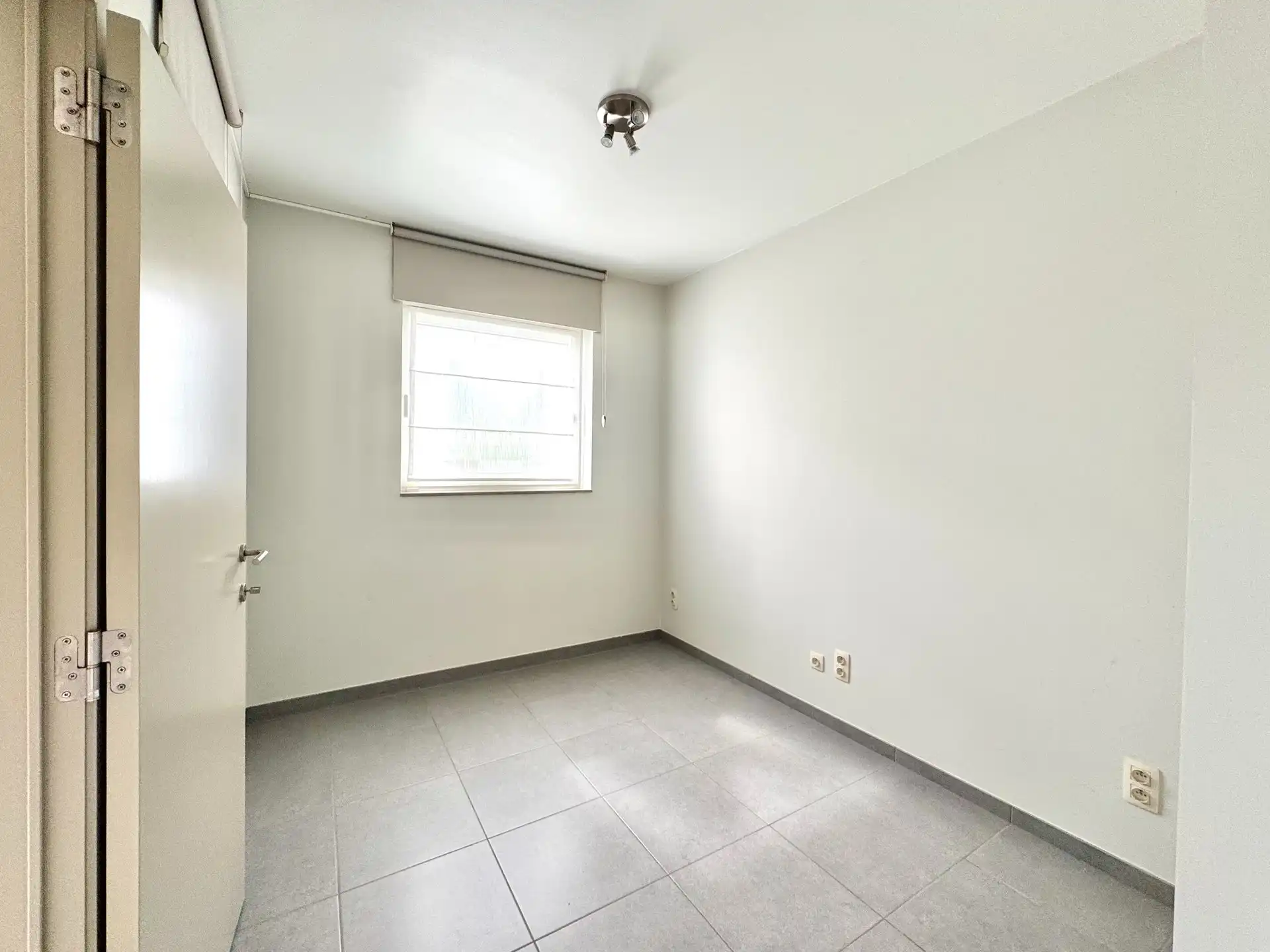 GELIJKVLOERS APPARTEMENT | VOOR- EN ACHTERTUIN | 2 KAMERS | GARAGE | 140 M² foto 29