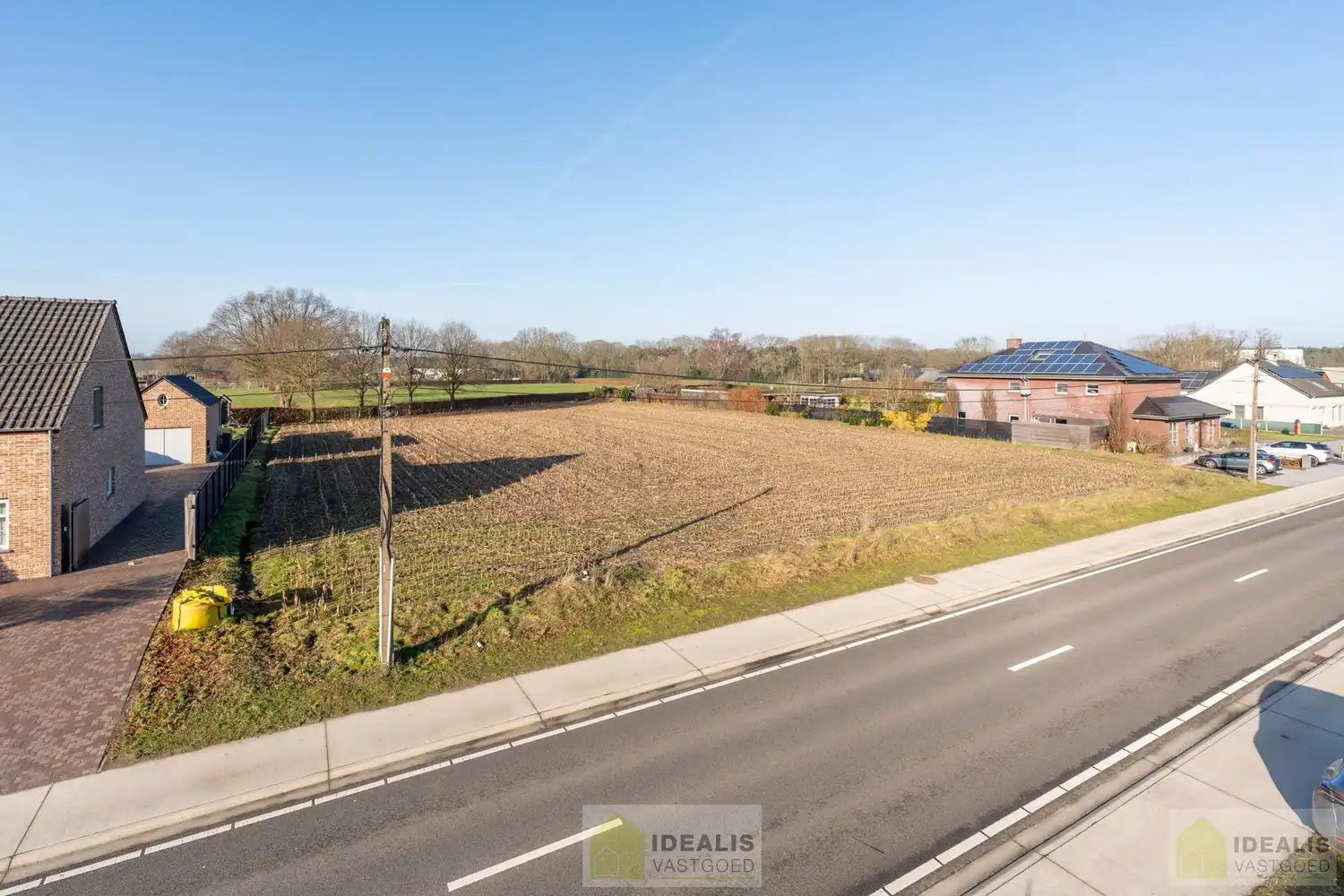 KNAPPE BOUWKAVEL (16A93CA) VOOR OPEN BEBOUWING OP EEN TOPLOCATIE, IN HET RUSTIG GELEGEN GROTE-BROGEL (PEER)! Deze bouwkavel met een oppervlakte van 16a 93ca biedt de mogelijkheid voor het bouwen van een prachtige eengezinswoning met aan de achterzijde van het perceel een prachtige vergezicht. De kavel is gelegen vlak bij de dorpskern van het gezellige Grote-Brogel en op enkele autominuten verwijderd van de centra van Peer, Kaulille, Bocholt en Bree. Ideaal voor zij die op zoek zijn naar een ruim perceel voor open bebouwing. foto 5