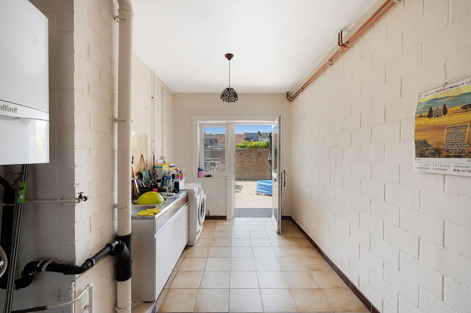 Rustig gelegen bel-etage woning met heel grote garage, oprit en zonnige koer in het centrum van Heist foto 22
