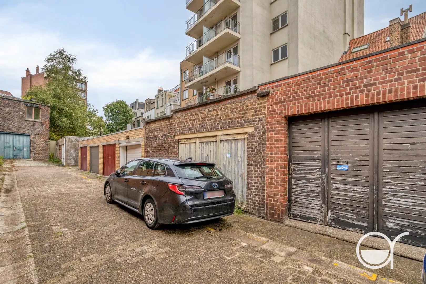 Herenwoning aan Sint-Pietersstation met tuintje en garage foto 3