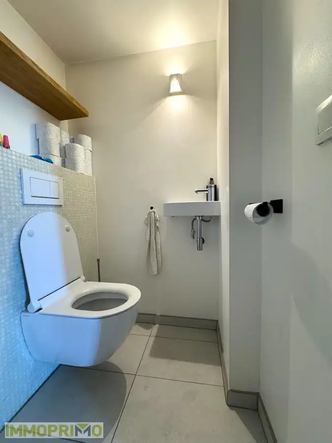 Zeer ruim en lichtrijk appartement te huur foto 23