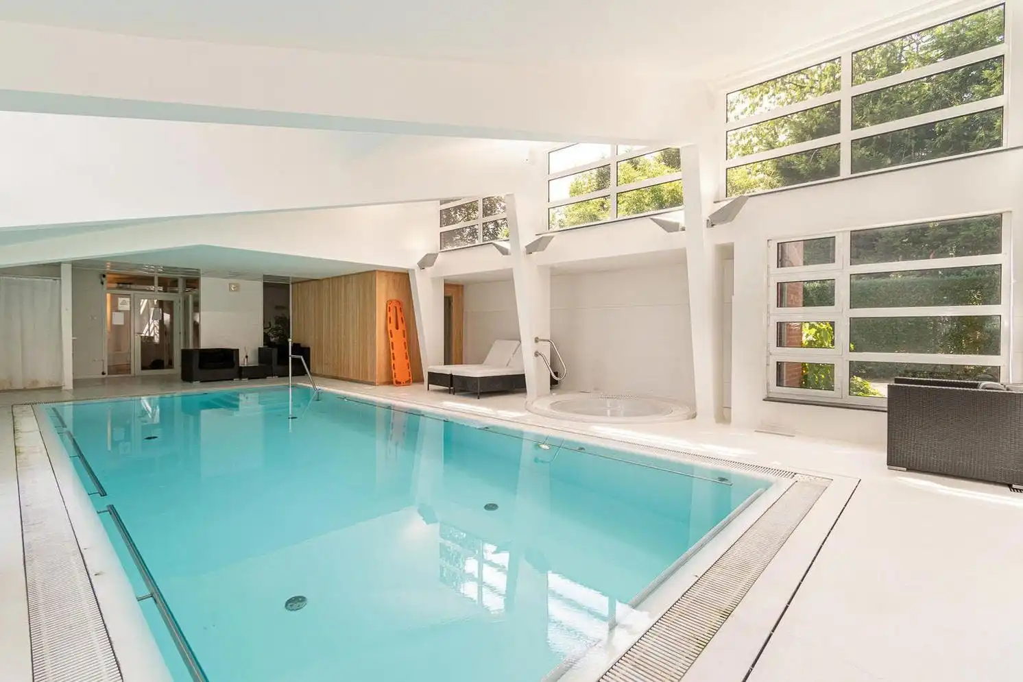 Assistentiewoning met terras en ondergrondse autostaanplaats foto 12
