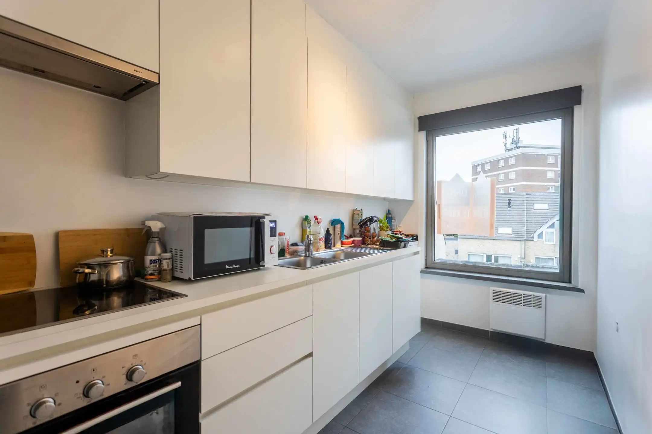 Ruim en lichtrijk appartement met garagebox te Eine foto 7