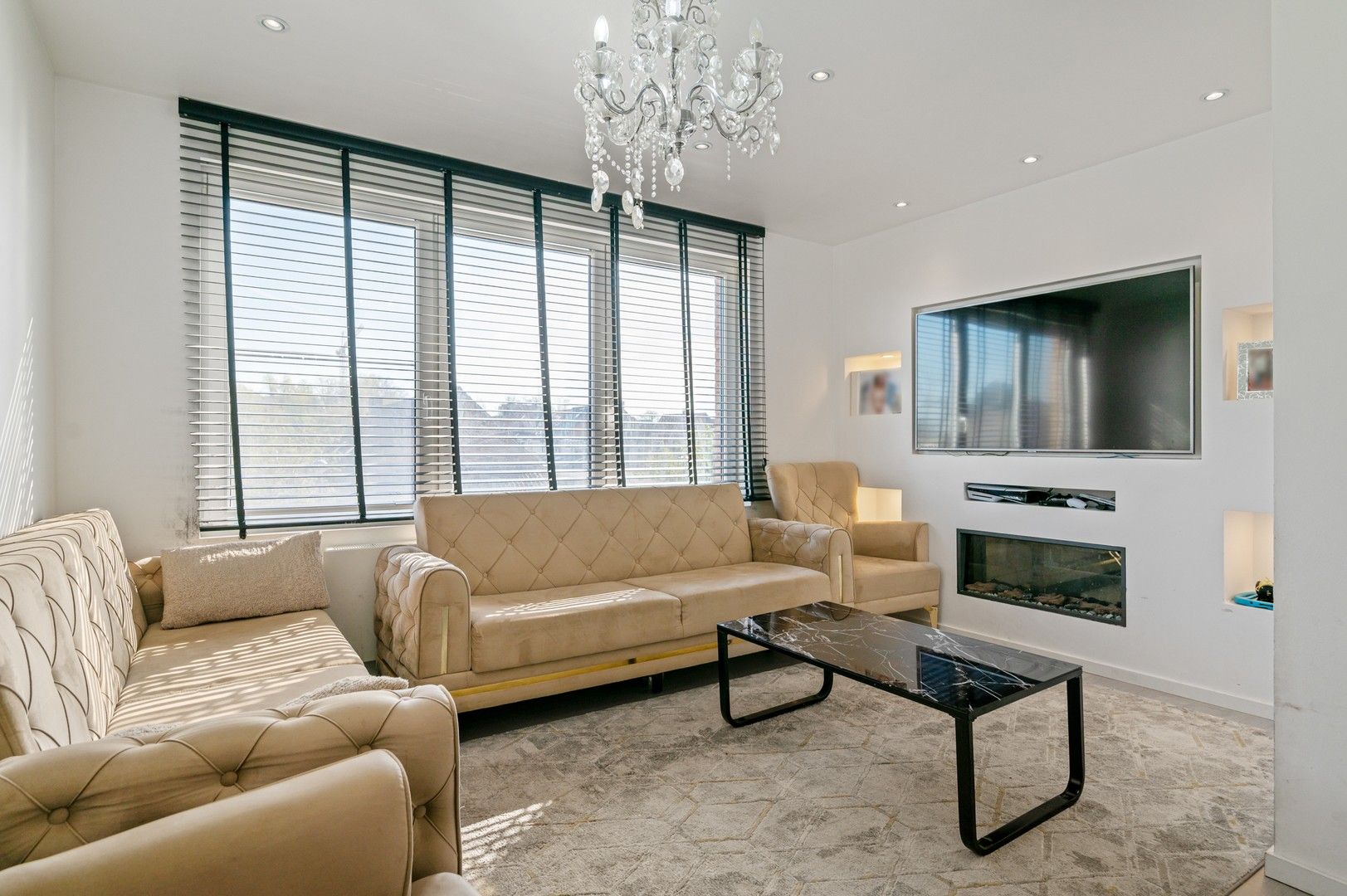 Grote eengezinswoning met polyvalente ruimte en zonnige tuin foto 2