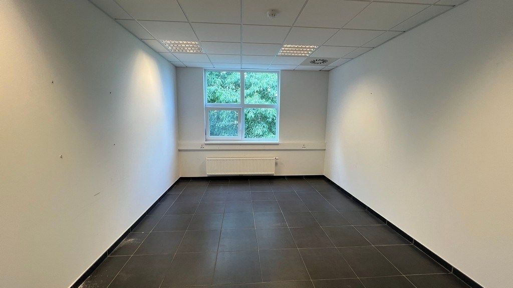 Logistiek bedrijfspand te huur in de haven van Gent foto 21