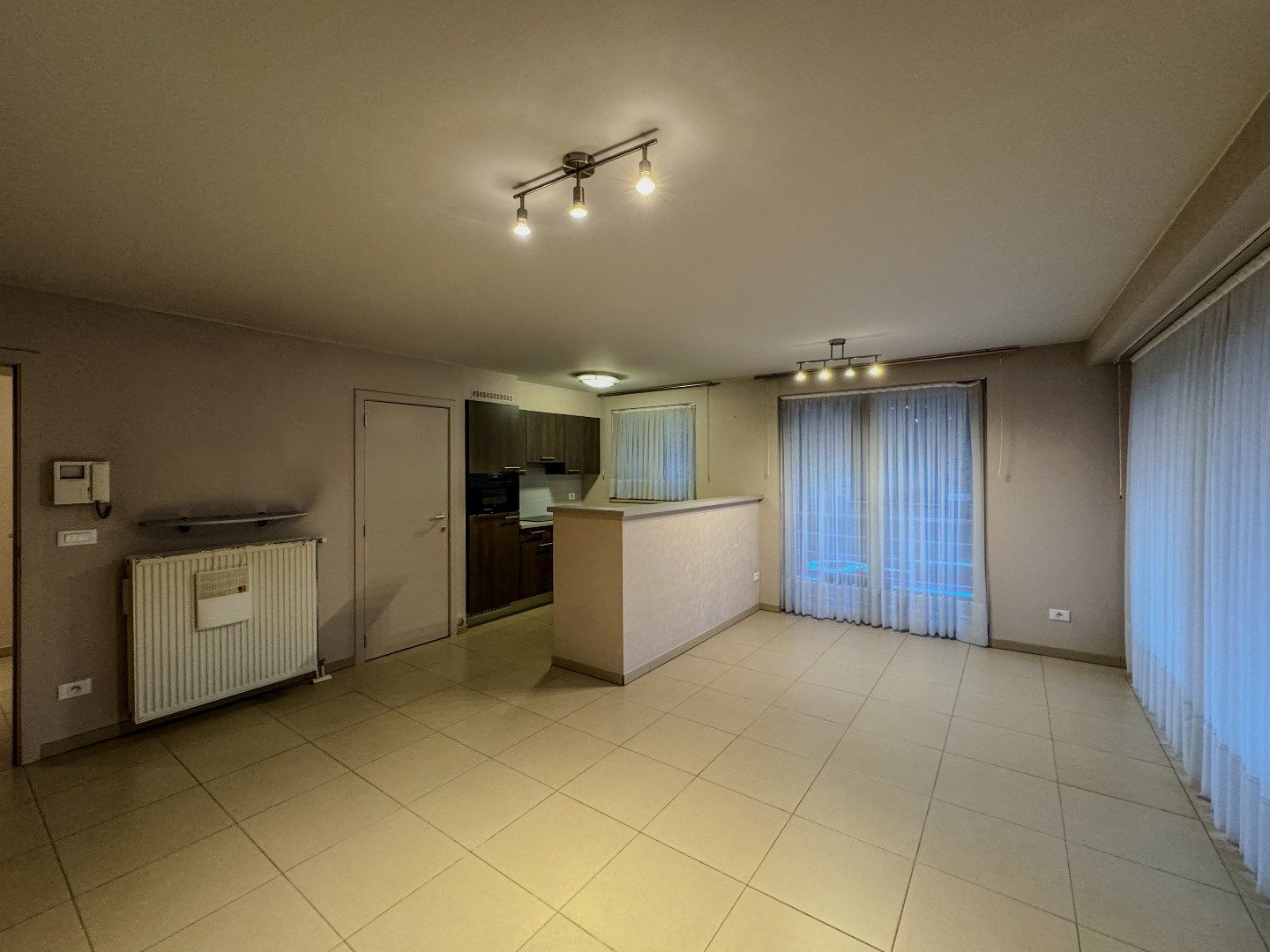 Gelijkvloers appartement met 2 slaapkamers in het centrum. foto 4