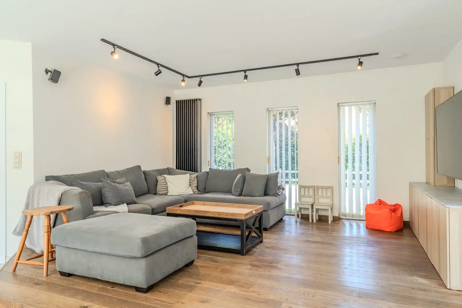 Instapklare ruime woning met 4 slaapkamers en zonnige tuin foto 4