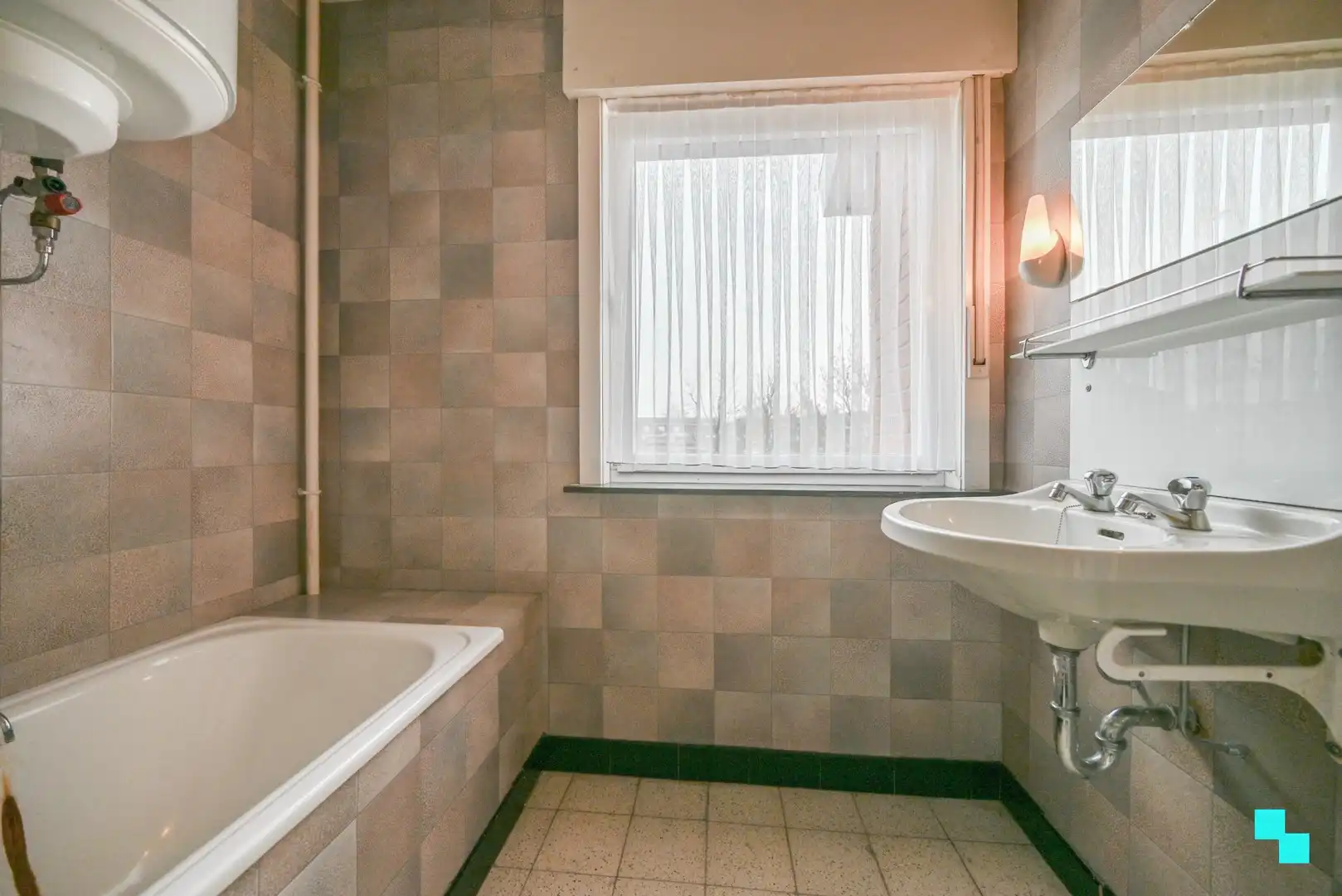 Ruime woonst met vier slaapkamers in het hartje van Kachtem foto 21