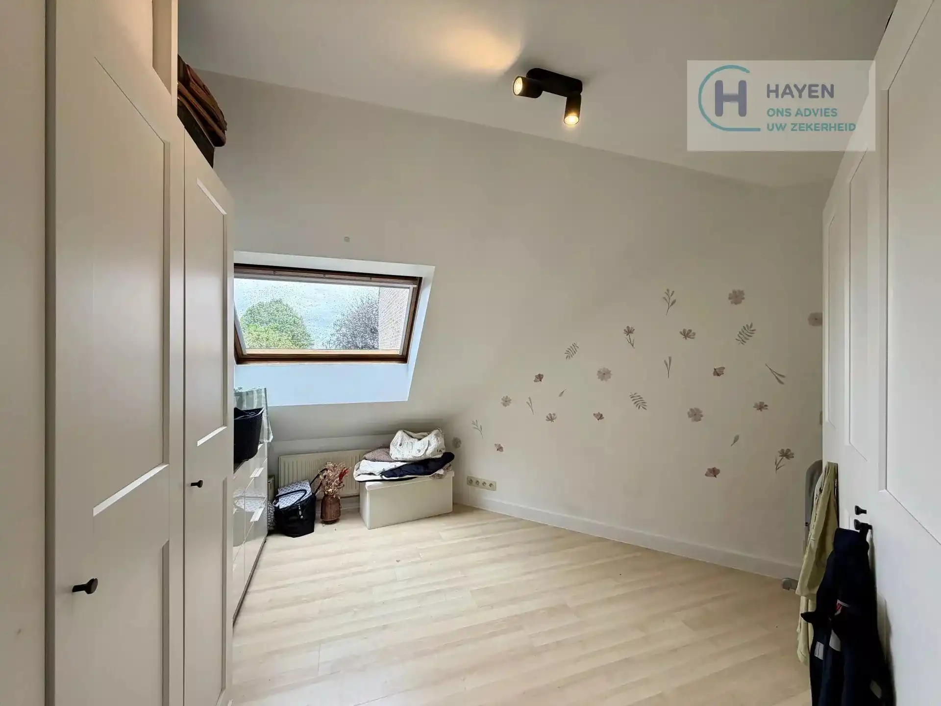 Instapklaar appartement met 2 slaapkamers en bovengrondse garage in hartje Kermt foto 10