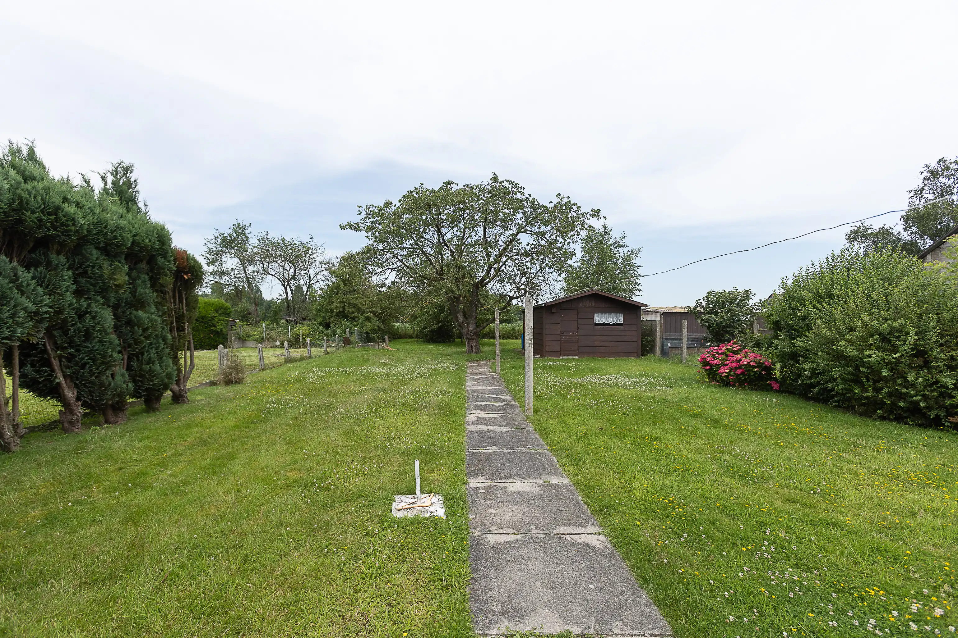 Te renoveren woning met prachtige tuin aan Drongengoedbos foto 24