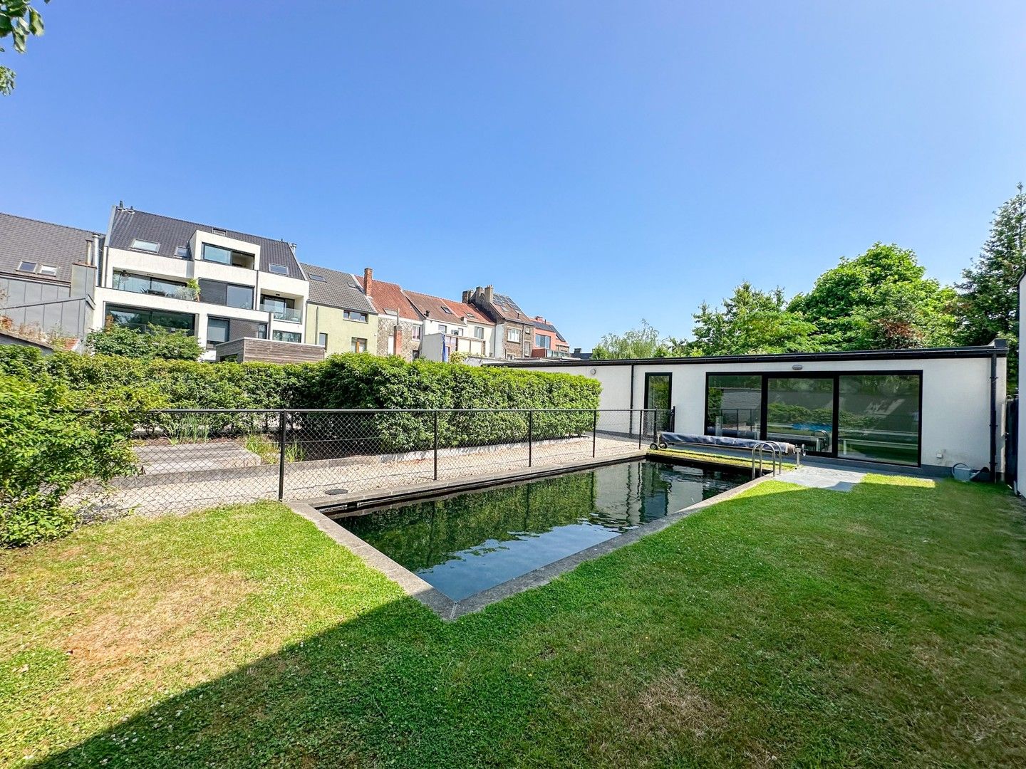 Instapklaar 1-slpk appartement met gemeenschappelijk zwembad op een toplocatie foto {{pictureIndex}}
