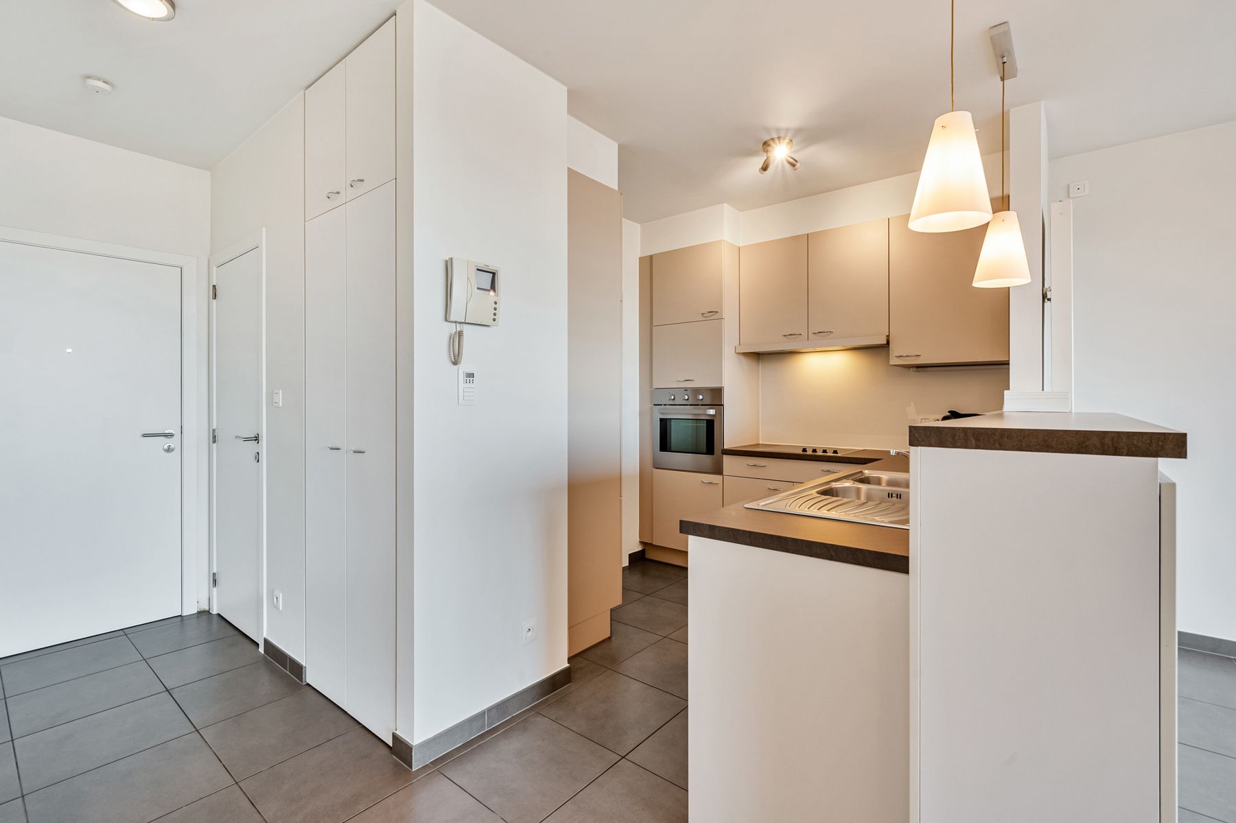 Instapklaar appartement met privé tuin en zonneterras foto 8