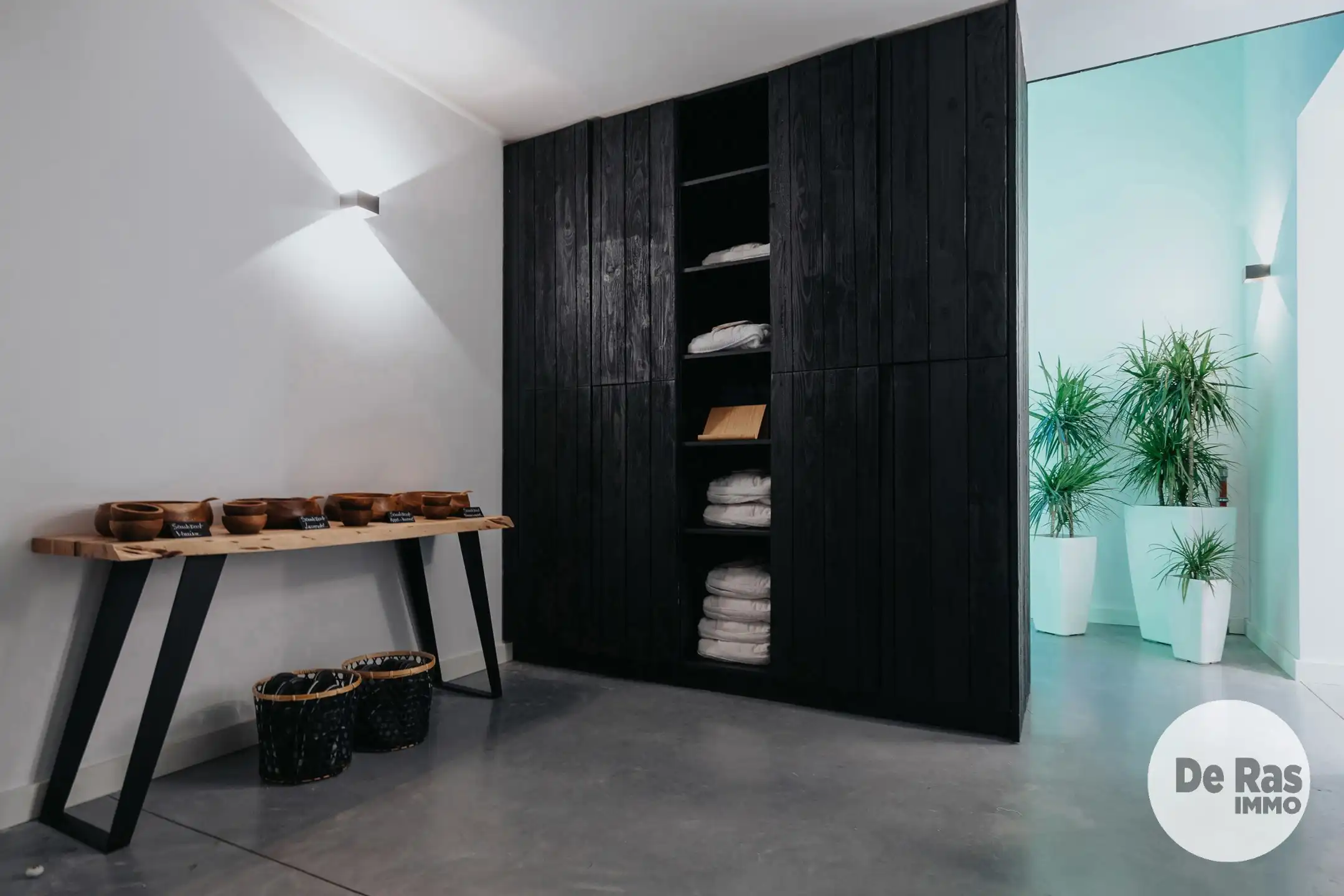 NIEUWERKERKEN – Commercieel pand met tuin foto 4