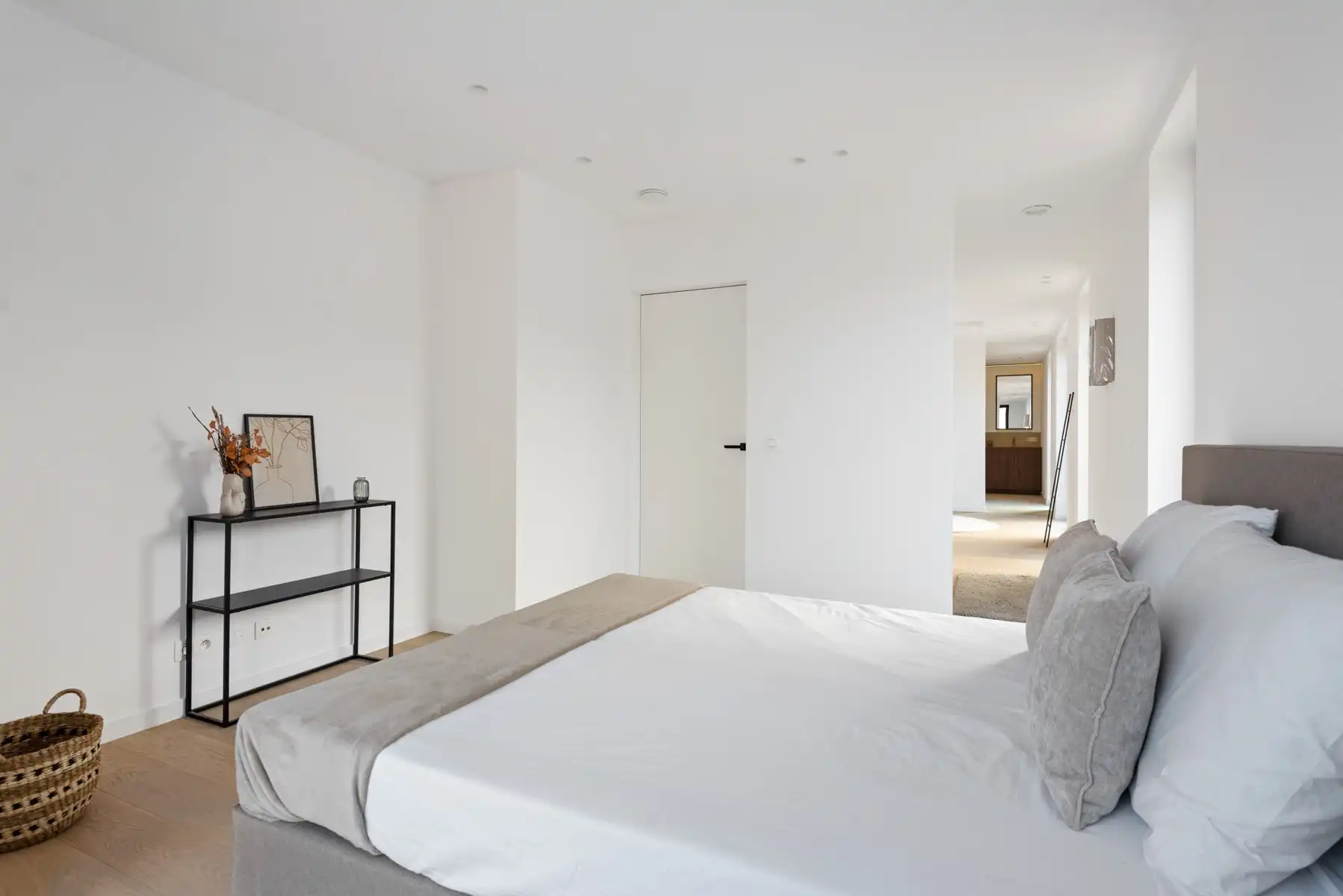 Prachtig afgewerkt nieuwbouwappartement inclusief 2 carports en 2 ruime bergingen foto 10