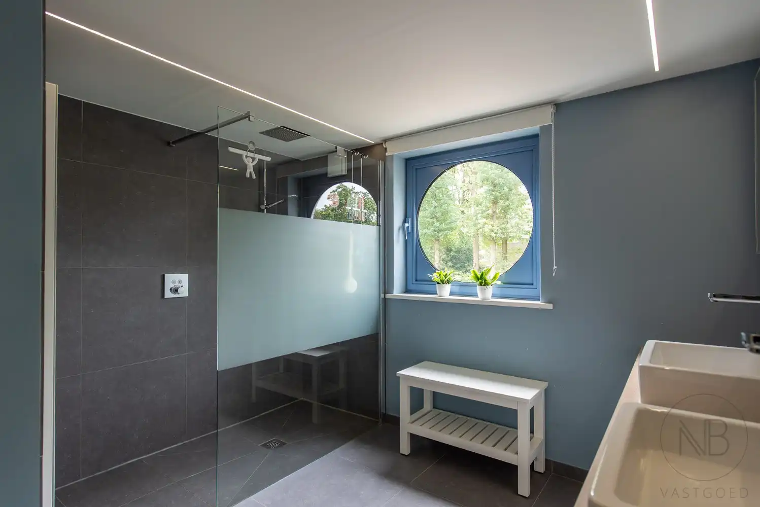 Moderne villa  met zwembad op toplocatie in Genk - instapklaar en future-proof foto 25