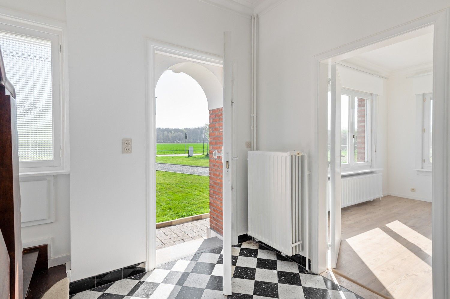 Landelijke halfopen bebouwing met grote tuin en 2 slaapkamers in Wijnegem! foto 3