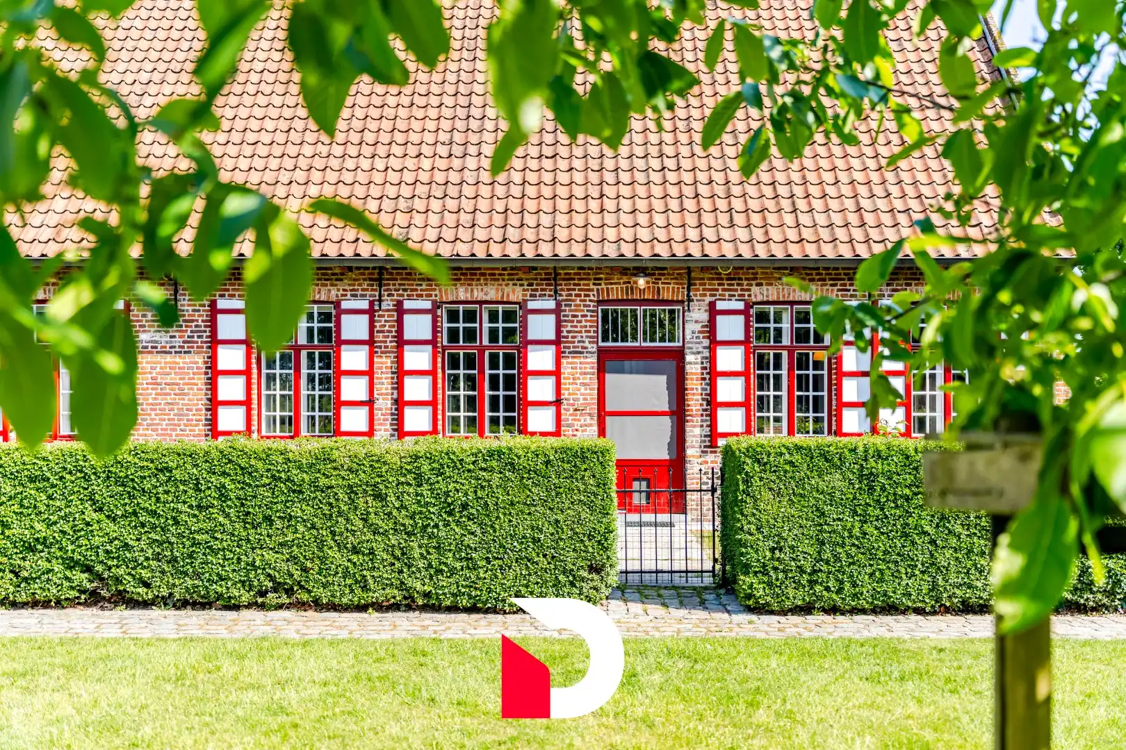 Unieke erfgoedsite “Klokhof Loppem” met uitzonderlijk potentieel in een groene omgeving foto 2