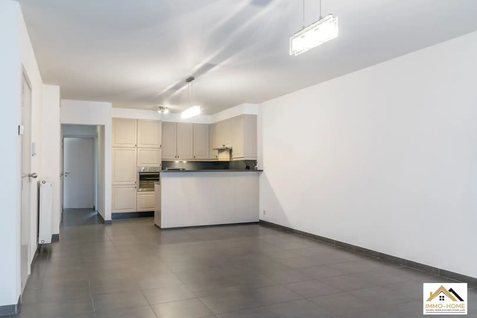 Instapklaar appartement met garage!  foto 4