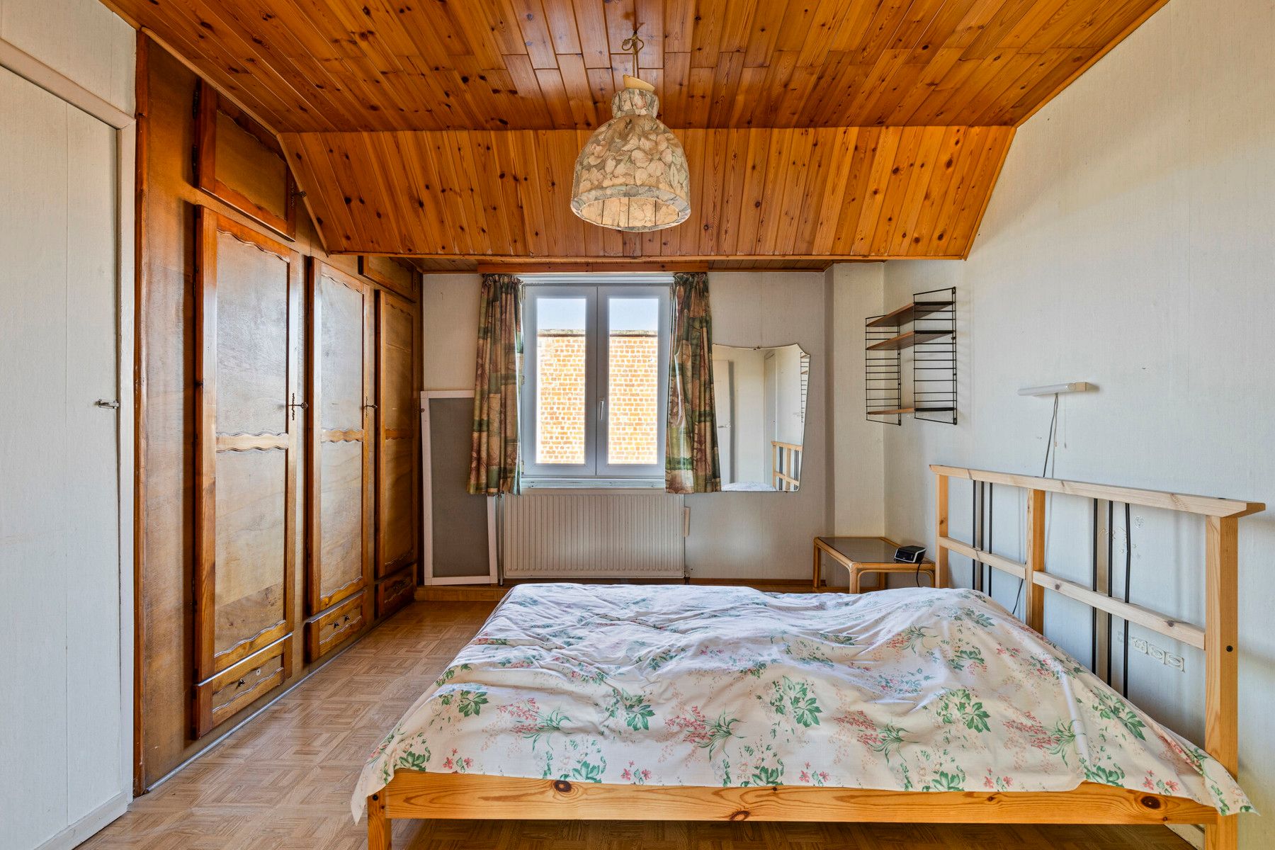 Gezinswoning met 4 slaapkamers, 2 badkamers, garage en tuin foto 13