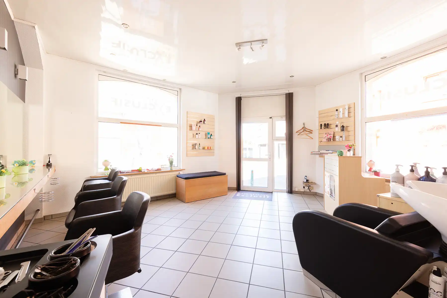 Veelzijdige woning met handelsruimte en garage foto 7