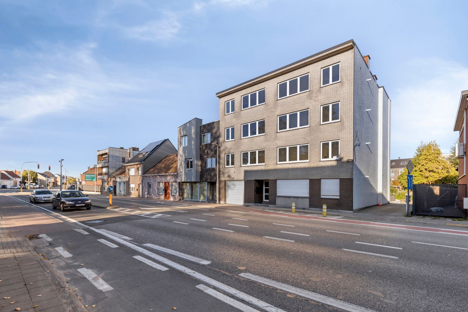 Volledig gerenoveerd en instapklaar 2 slaapkamer appartement foto {{pictureIndex}}