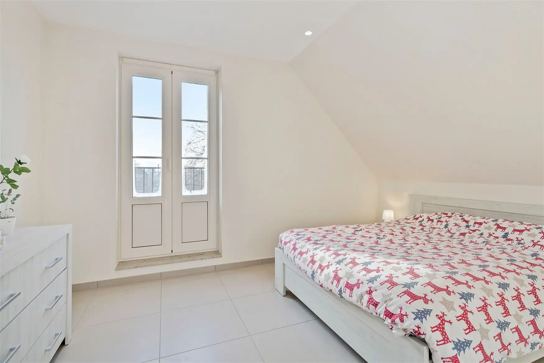 Appartement met terras en autostaanplaats foto 7