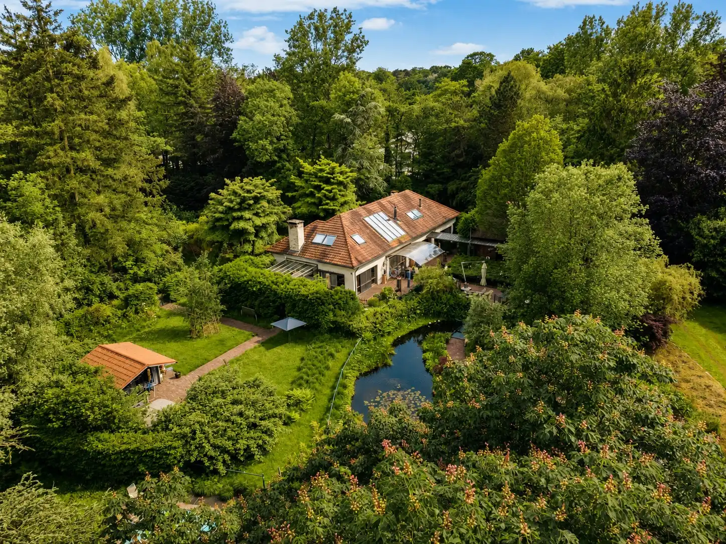 Exclusieve villa op uniek domein van 20.201 m² op een topligging foto 2