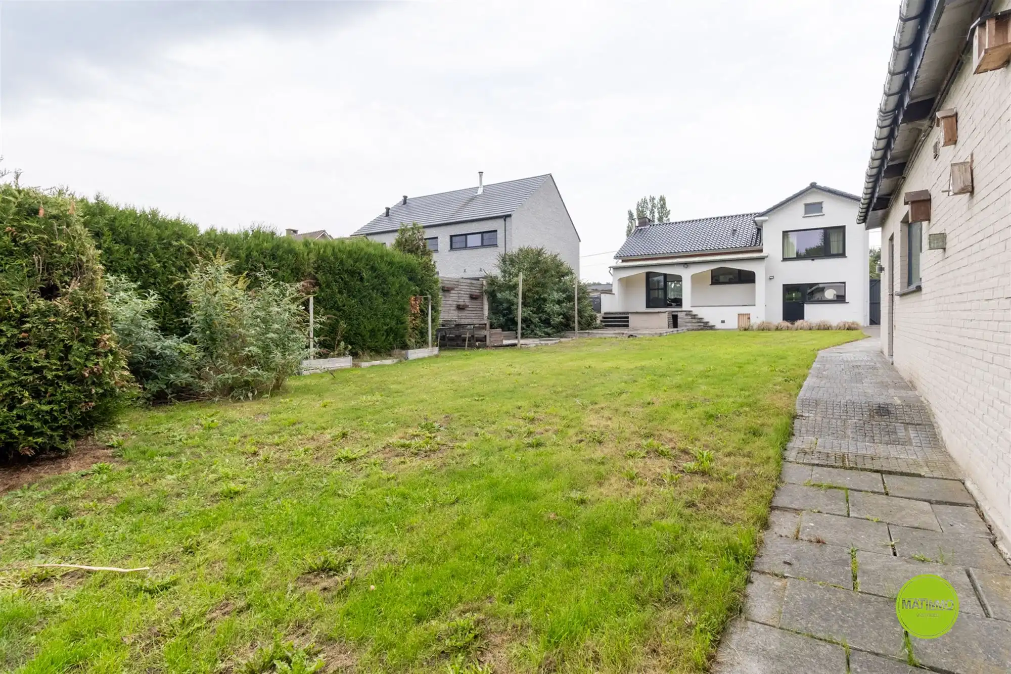 Rustig gelegen, gerenoveerde woning op een ruim perceel foto 20
