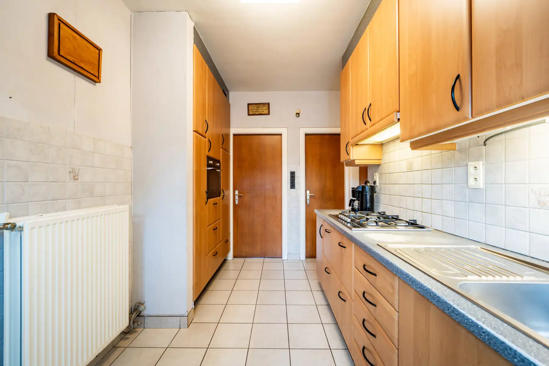 Karaktervolle jaren ’60 gezinswoning met een uitzonderlijk breed perceel (37m) en eindeloos potentieel op een toplocatie in Geel! foto 9