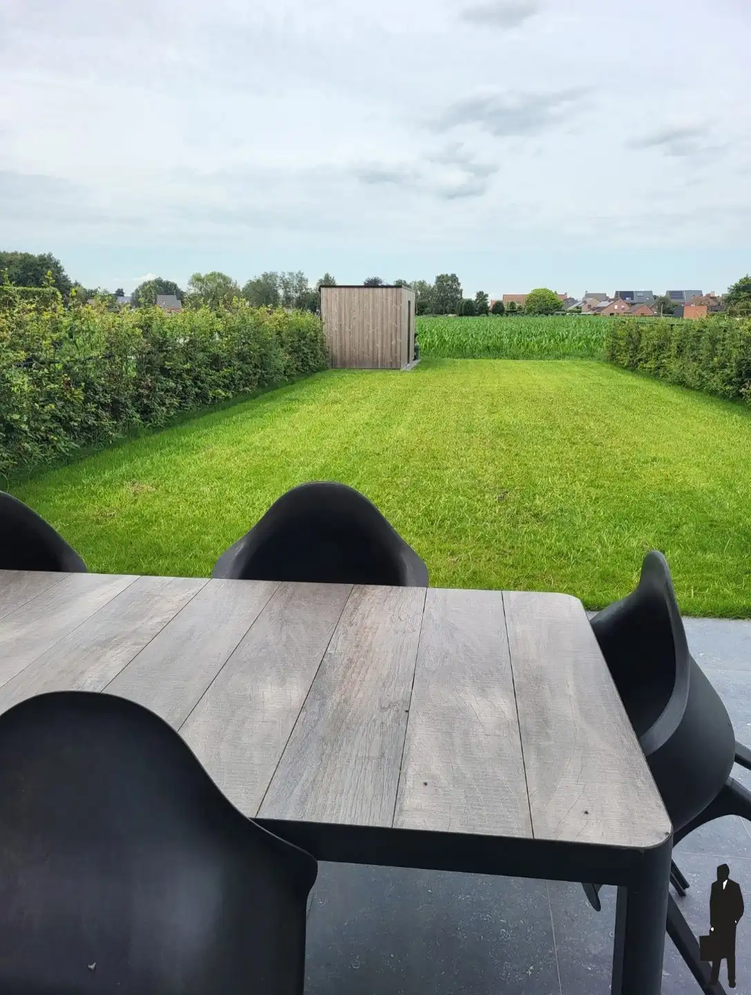 Zeer recente (nieuwbouw 2 jaar oud) energiezuinige halfopen bebouwing met 3 slaapkamers, nieuwste technieken zoals warmtepomp, zonnepanelen, … en open zicht op veel groen van de omliggende landerijen. foto 13