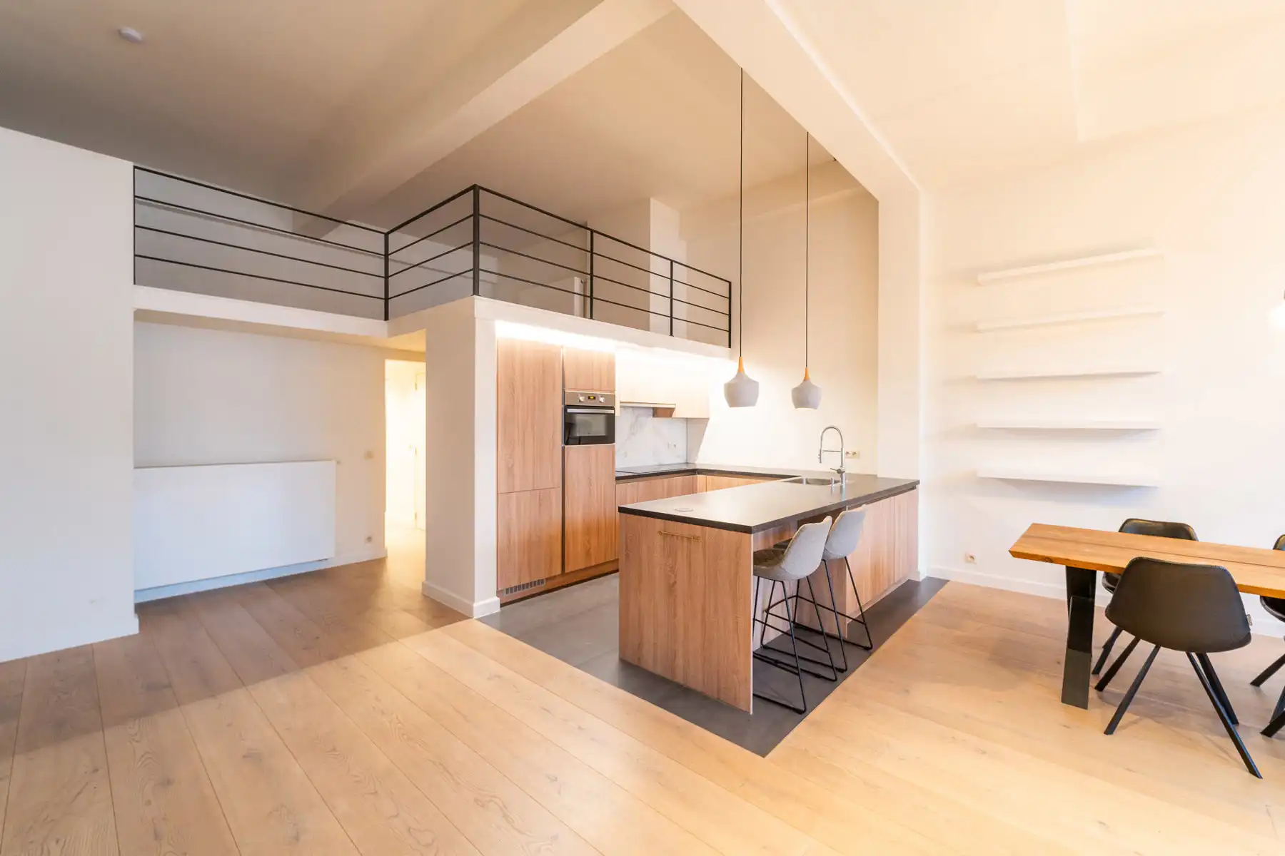Ruime loft met 2 slaapkamers op centrale locatie foto 5