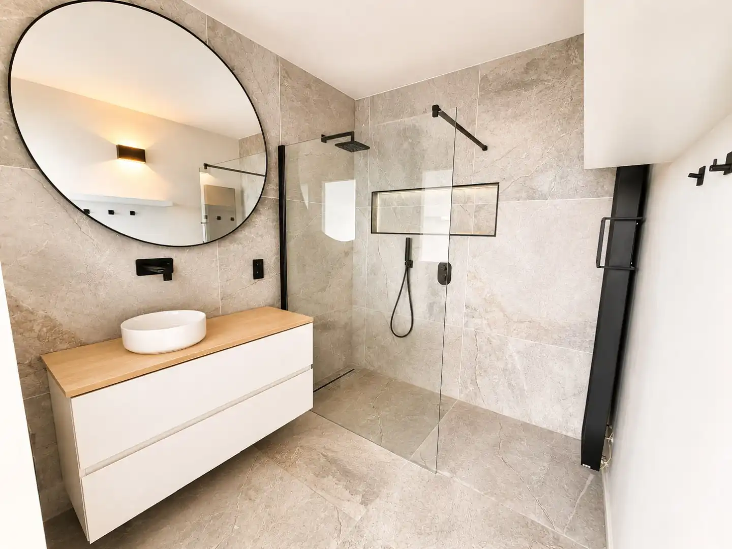 Penthouse-appartement met loftgevoel, terras en panoramisch zicht op het Rivierenhof foto 8