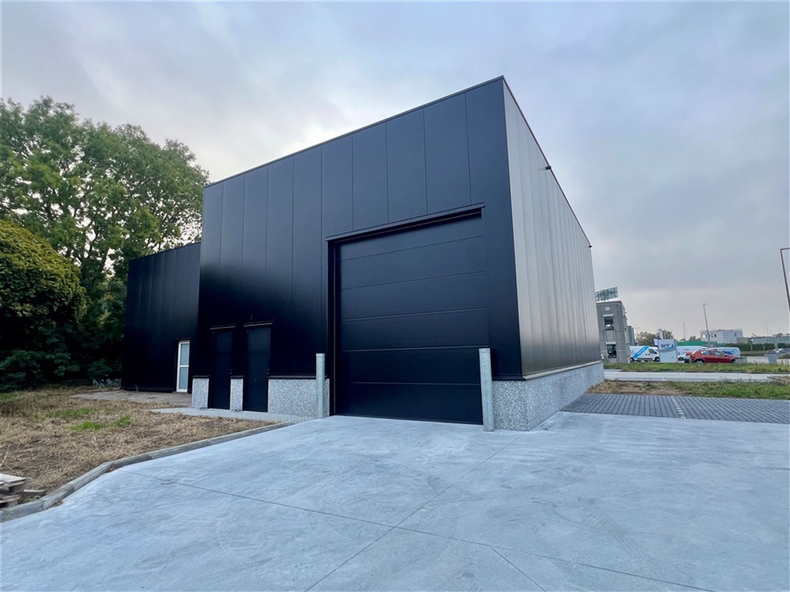 Nieuwbouw magazijn met kantoren in Lokeren foto 3