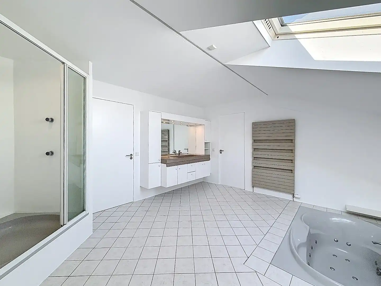 Uniek multifunctioneel object met bedrijfsruimte, kantoor, mancave en ruim appartement foto 29