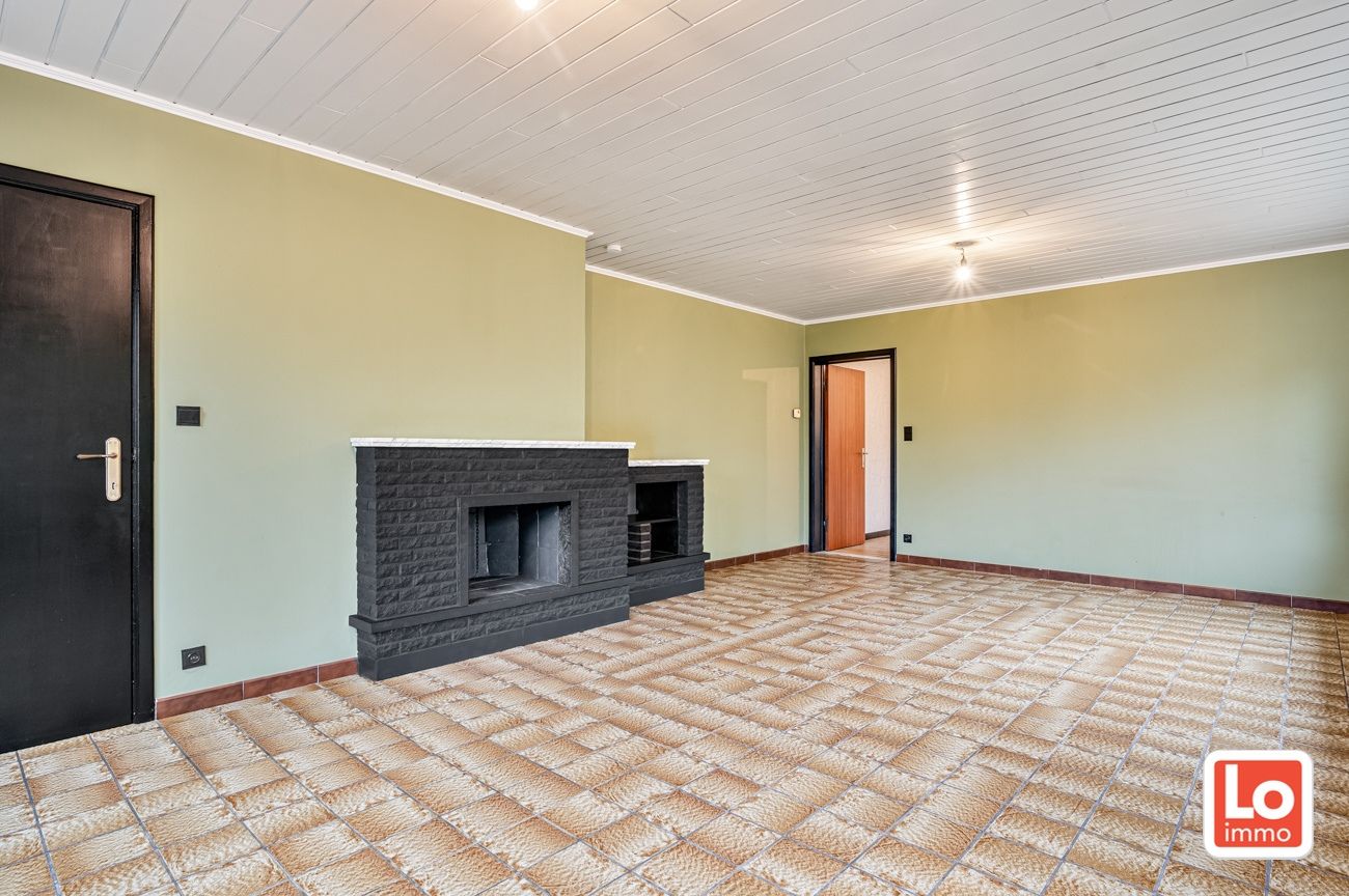 VERKOCHT!! Te renoveren ruime alleenstaande woning met inpandige garage op een top locatie in hartje Lochristi! foto 7