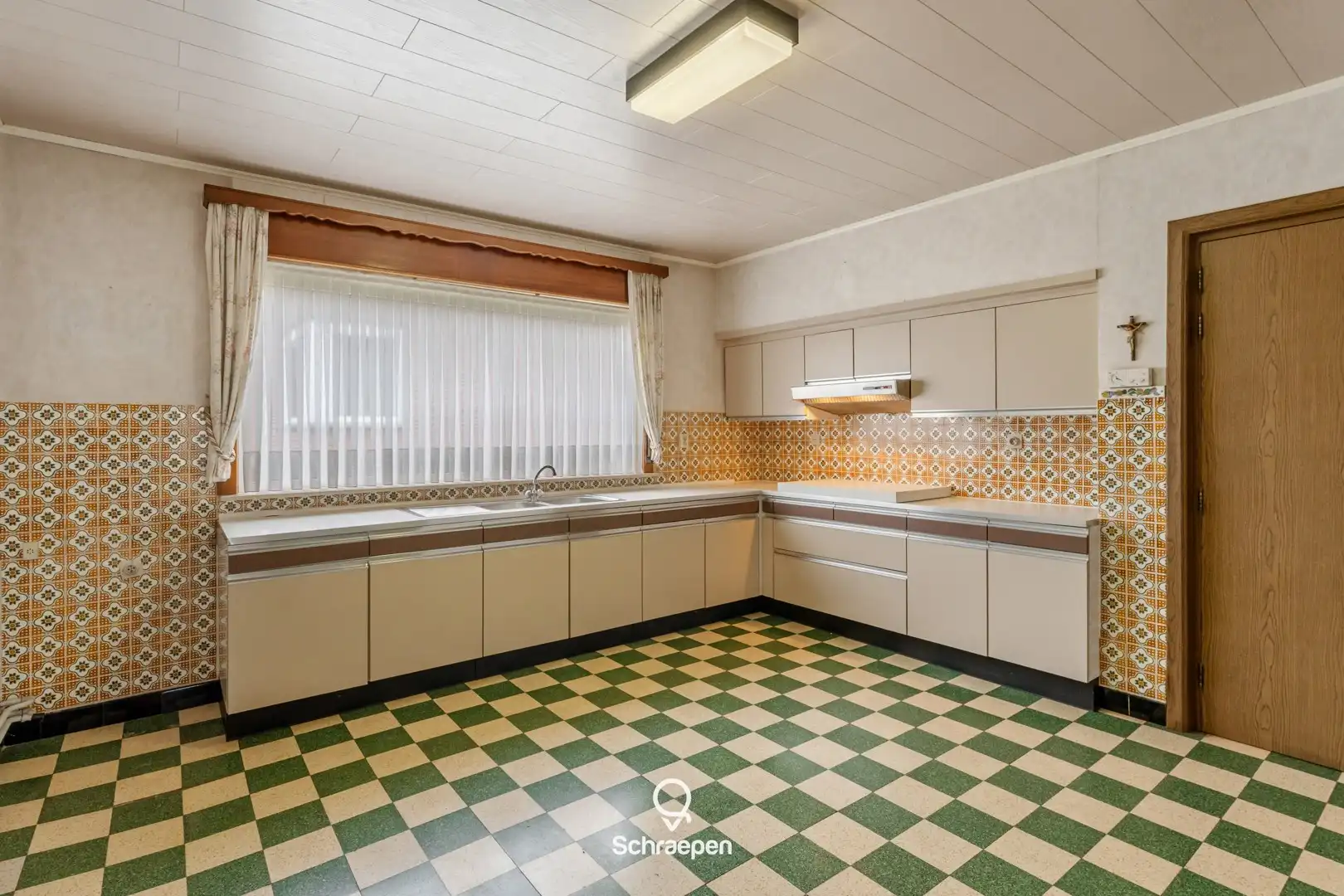 Te renoveren gezinswoning met 4 slpks op een perceel van maar liefst 17 are te Zonhoven! foto 3