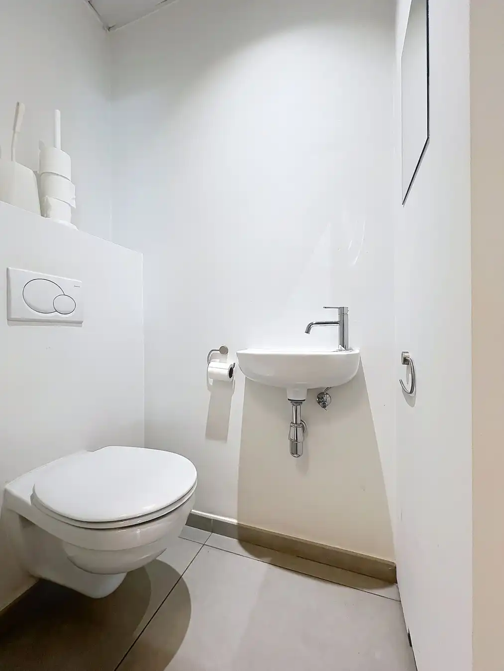 Volledig instapklare LICHTRIJKE commerciële ruimte ± 185m²  (kantoor, diensten, vrije beroepen,...) in het CENTRUM! foto 16