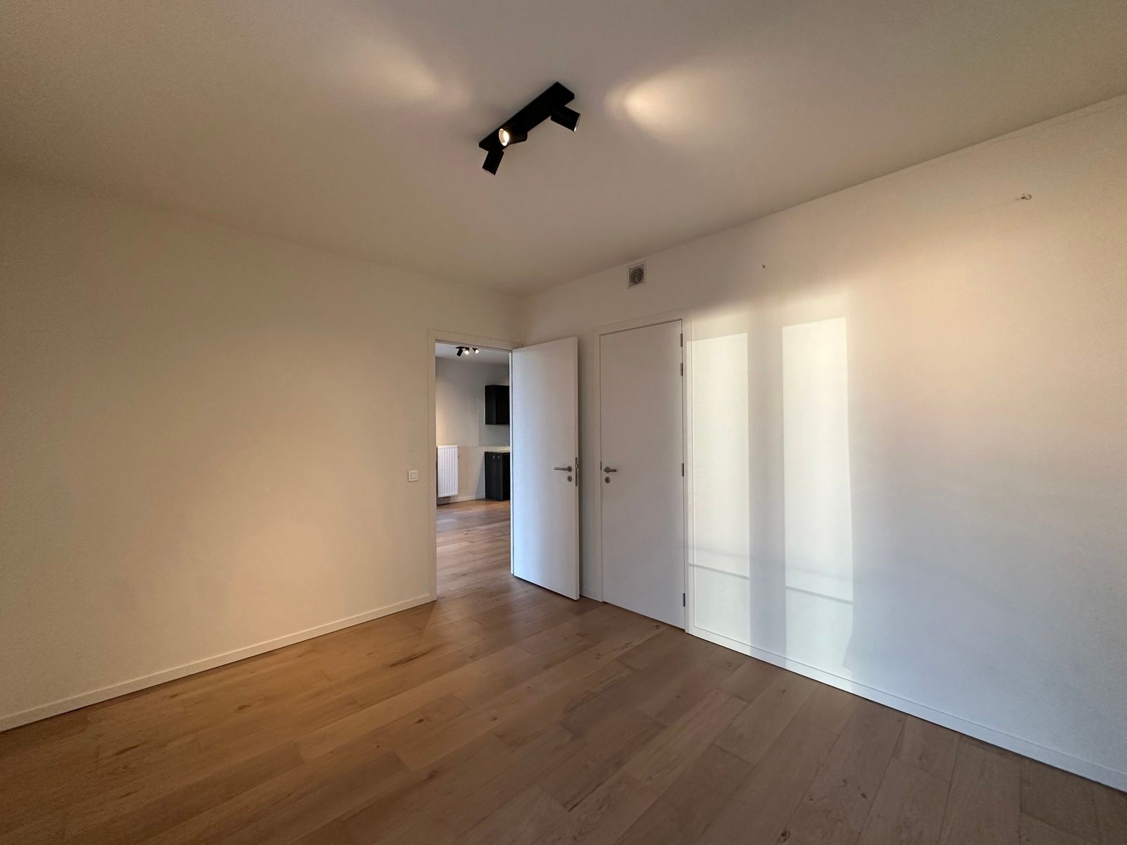 Instapklaar 1-slaapkamerappartement + parking op Marktplein foto 11